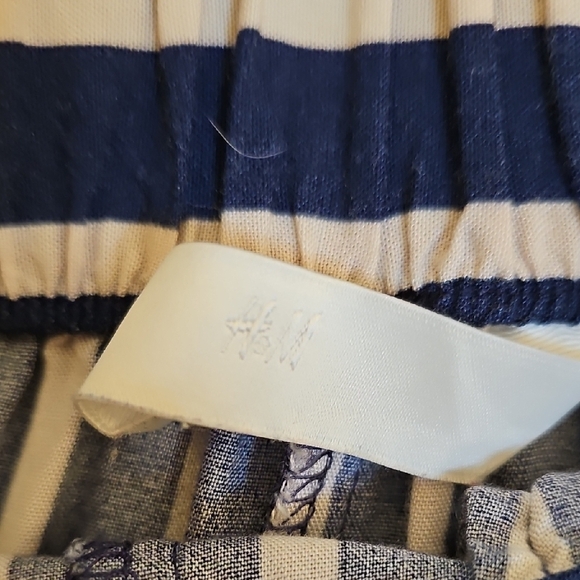 H&M Dark Blue and White Striped Women's Shorts - Picture 8 of 8